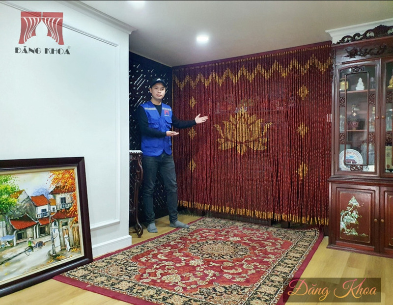 (Bộ rèm hạt gỗ Hương được chế tác từ xưởng rèm Đăng Khoa)