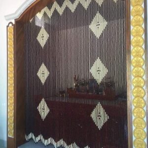 Mành gỗ Hương chữ Lộc không chỉ là vật dụng trang trí mà còn mang ý nghĩa phong thủy sâu sắc, giúp tạo nên không gian thờ cúng trang nghiêm và thanh tịnh.