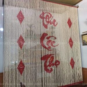 Rèm bồ đề Phúc Lộc Thọ màu đỏ là lựa chọn lý tưởng cho những ai mong muốn không gian thờ cúng trang nghiêm và hợp phong thủy