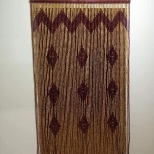 Rèm thông phòng gỗ Pơmu 9TR – chất liệu gỗ Pơmu tự nhiên, thiết kế tinh tế, giúp không gian thờ thêm phần yên tĩnh, hài hòa và phong thủy.