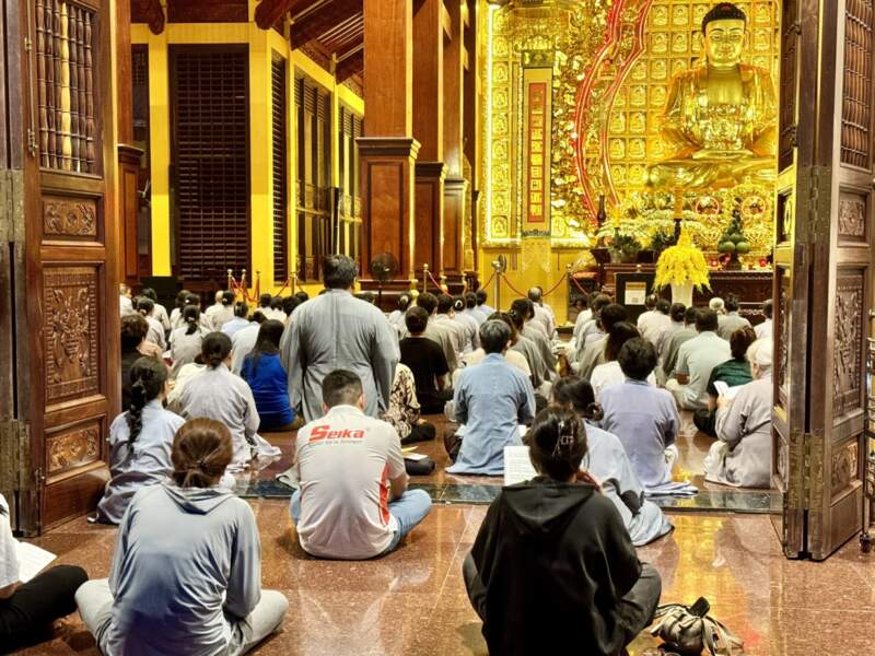 Giới thiệu về tụng kinh trong Phật giáo: Ý nghĩa và lợi ích