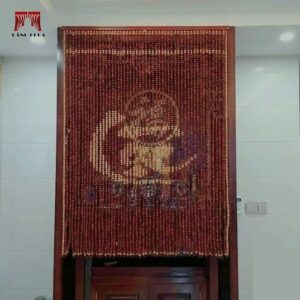 Rèm hạt gỗ hương chữ Lộc – thiết kế từ gỗ Hương tự nhiên, nét khắc thư pháp tinh xảo, mang đến sự trang nghiêm và vượng khí cho không gian thờ cúng.