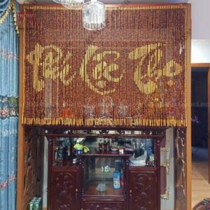Rèm hạt gỗ Hương chữ Phúc Lộc Thọ ngang – thiết kế thư pháp nghệ thuật, chất liệu gỗ Hương tự nhiên, tạo điểm nhấn phong thủy cho không gian thờ cúng.