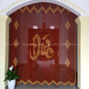 Rèm hạt gỗ hương chữ ĐỨC thư pháp – chất liệu gỗ Hương tự nhiên, thiết kế thư pháp tinh tế, mang lại vẻ đẹp truyền thống và phong thủy cho không gian thờ.