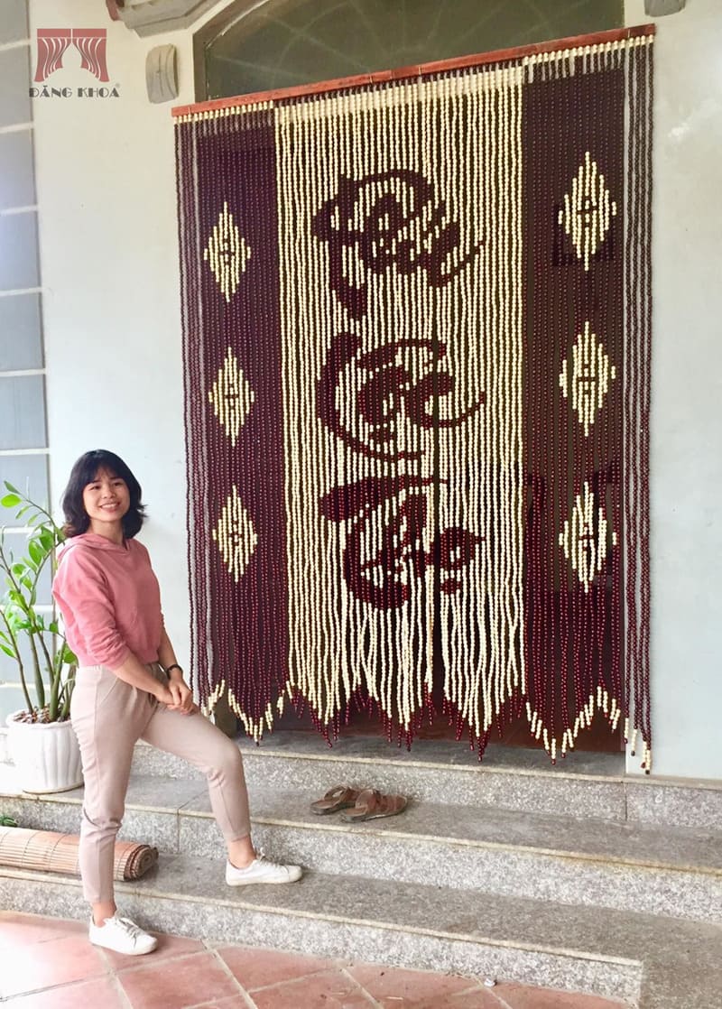 (Khách hàng ưng ý với mỗi bộ rèm của Đăng Khoa)